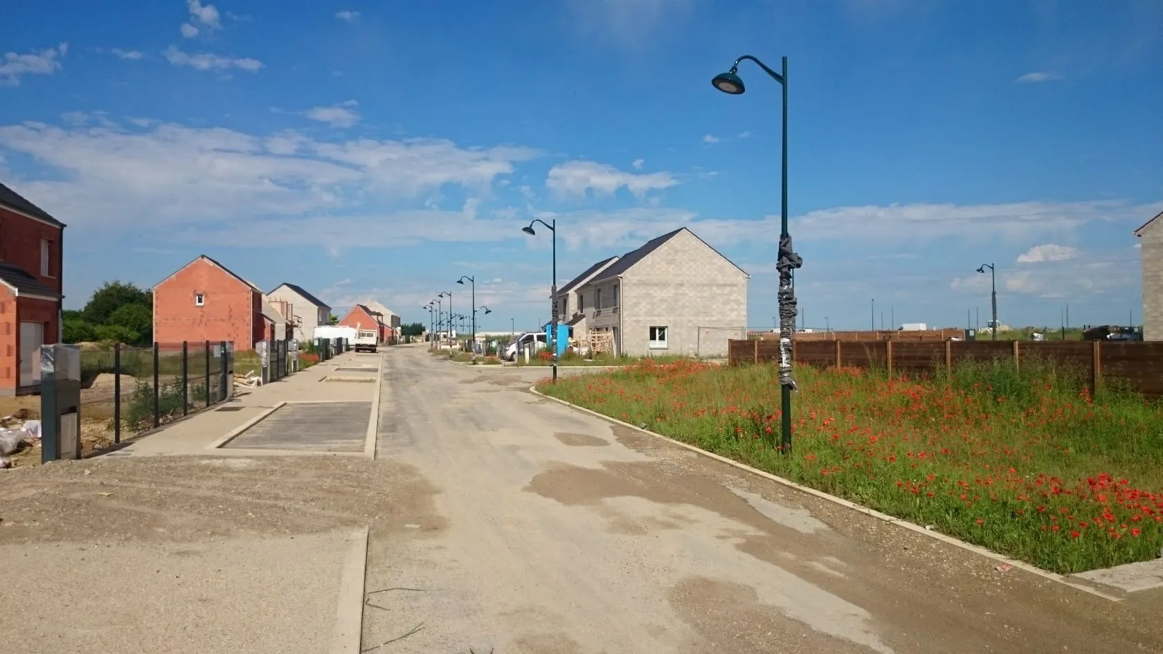 Terrain à bâtir 716 m² à Éragny-sur-Epte (60590)