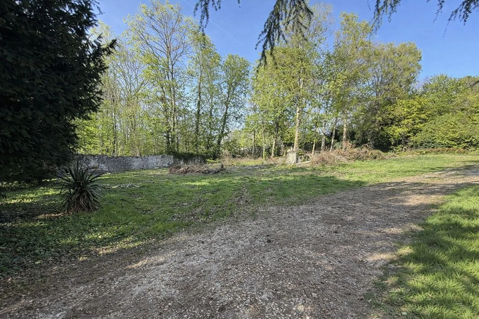 Terrain à bâtir 1060 m² à Soisy-sur-Seine (91450)