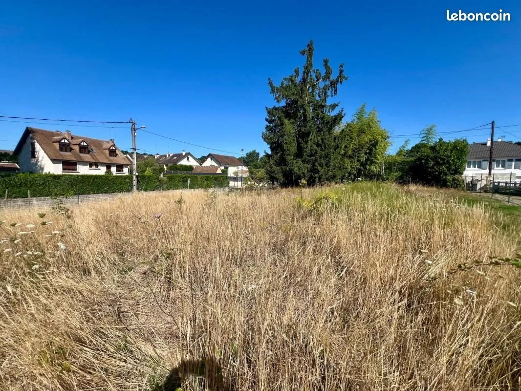 Terrain à bâtir 555 m² à Bruyères-le-Châtel (91680)