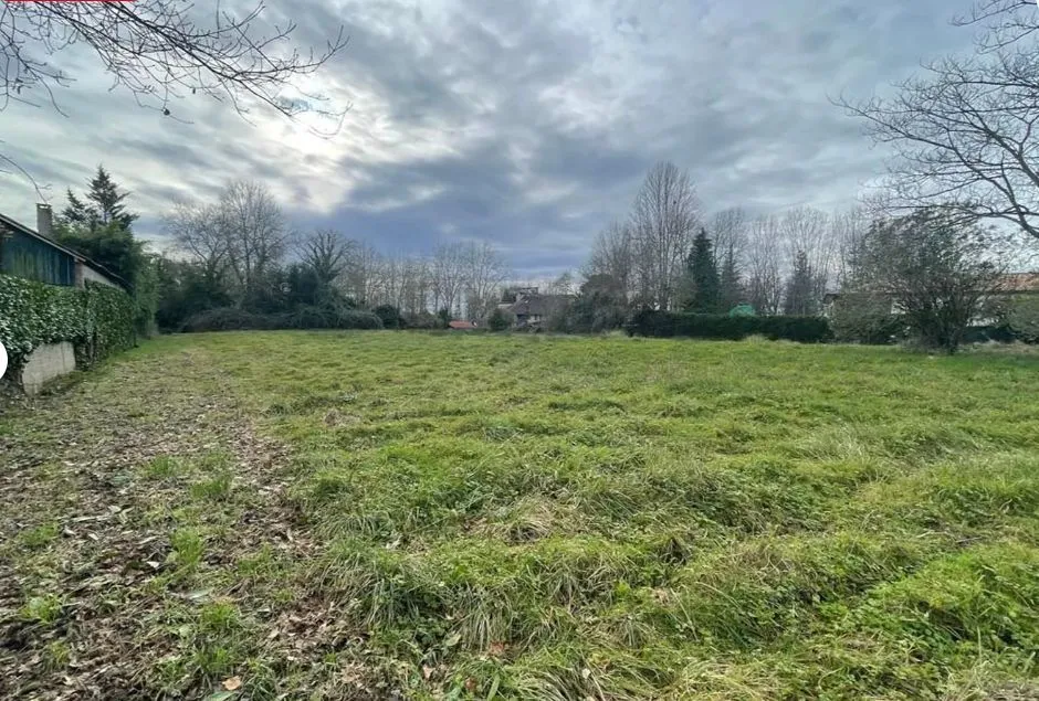 Terrain à bâtir 3600 m² à Saint-Sever (40500)