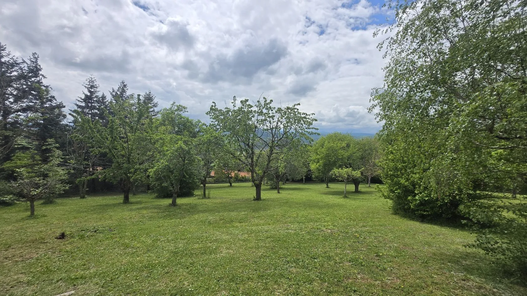 Terrain à bâtir 1405 m² à Veyre-Monton (63960)