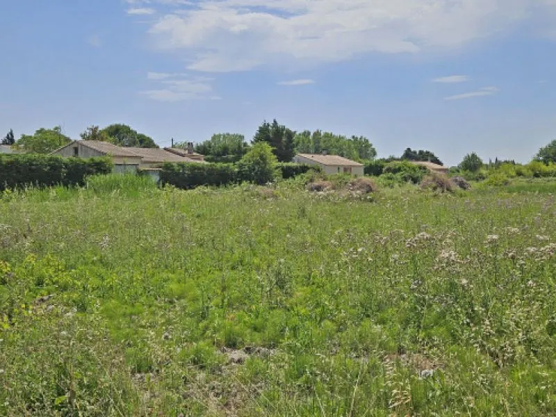Terrain à bâtir 740 m² à Jonquières (84150)