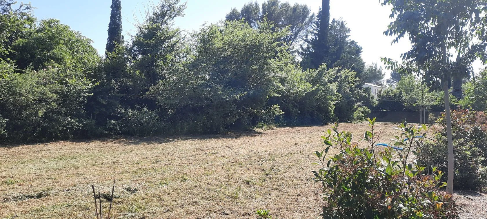 Terrain à bâtir 401 m² à Pernes-les-Fontaines (84210)