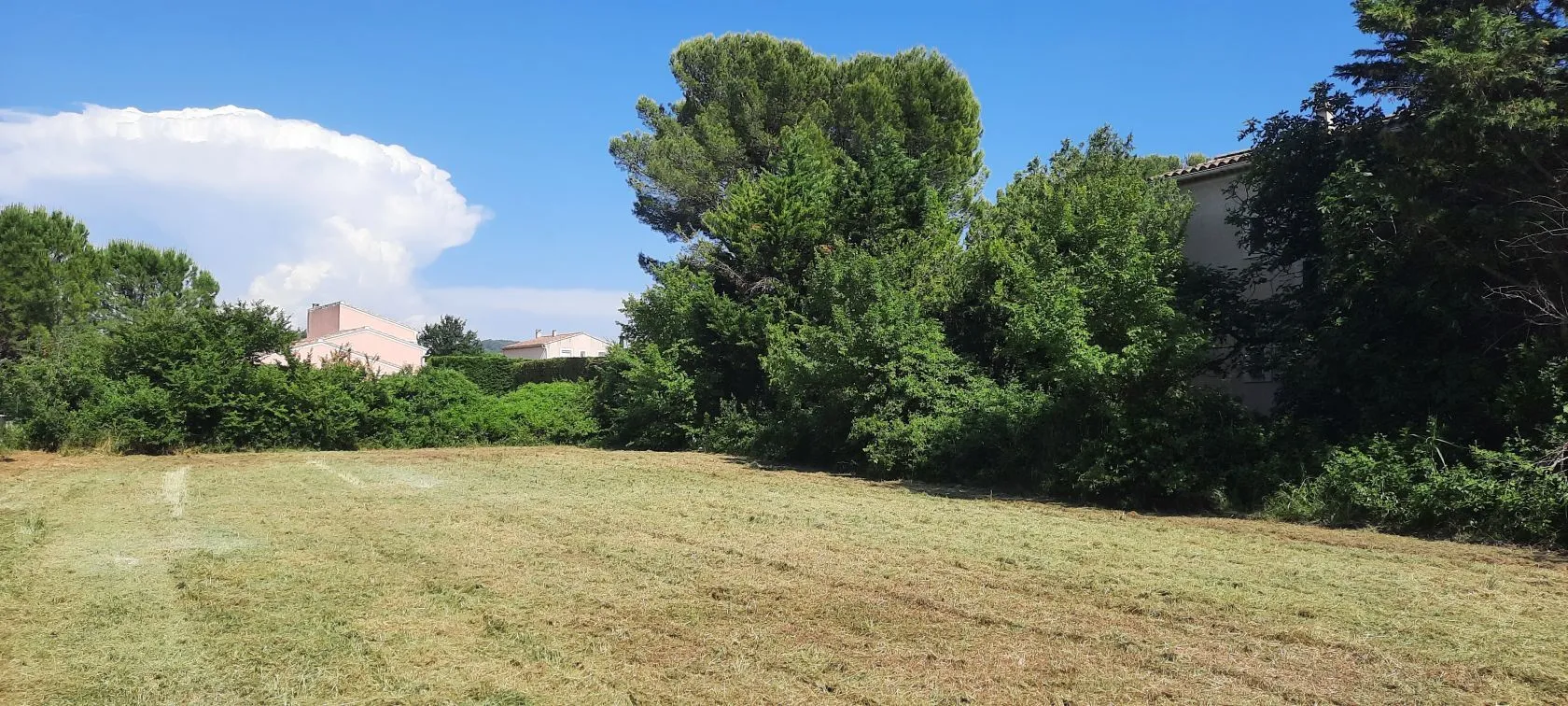 Terrain à bâtir 401 m² à Pernes-les-Fontaines (84210)