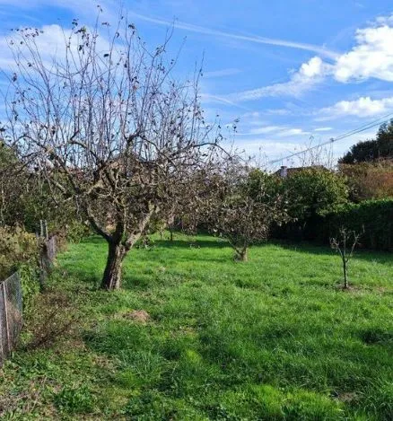 Terrain à bâtir 690 m² à Davayé (71960)