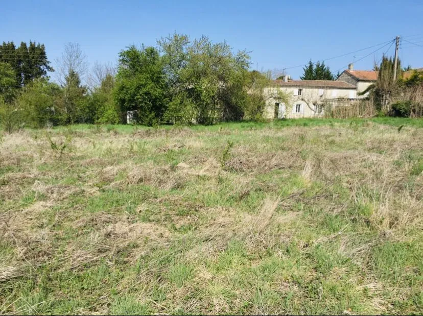 Terrain à bâtir 733 m² à Bourg (33710)
