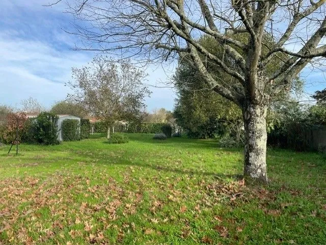 Terrain à bâtir 1079 m² à Cussac-Fort-Médoc (33460)