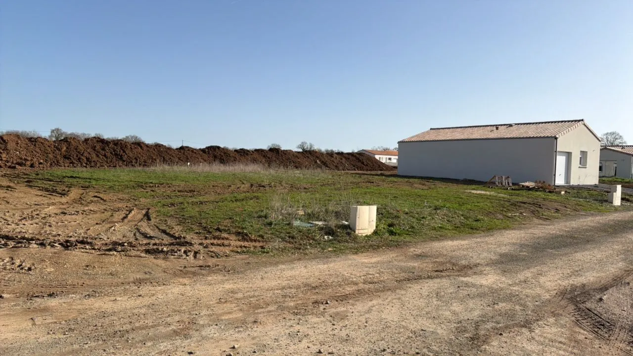 Terrain à bâtir 382 m² à Aiffres (79230)