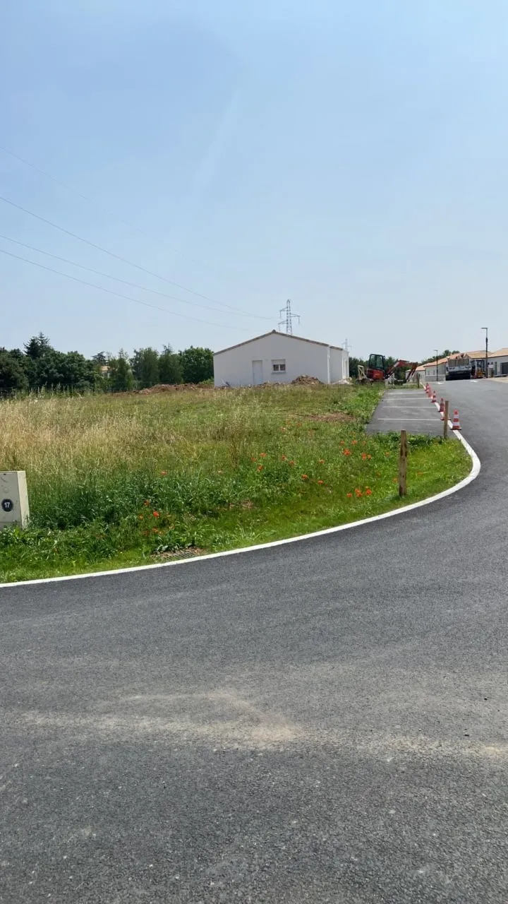Terrain à bâtir 334 m² à Échiré (79410)