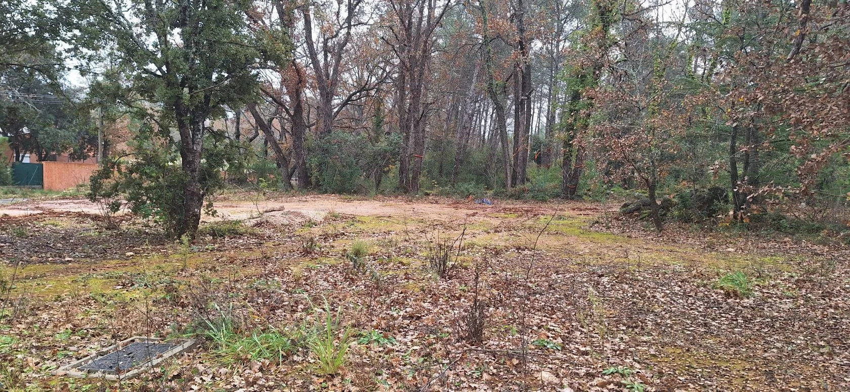 Terrain à bâtir 1059 m² à Nans-les-Pins (83860)