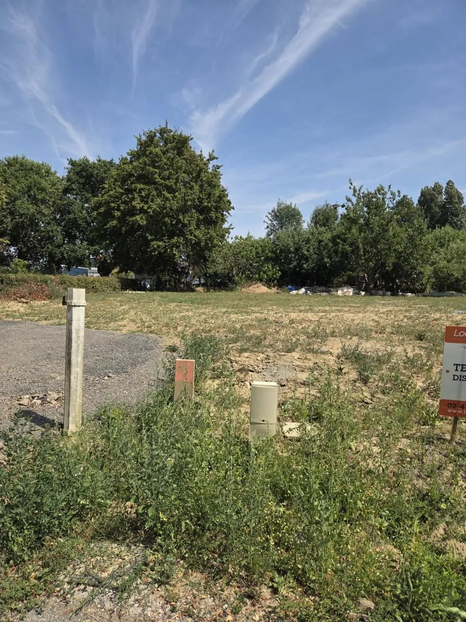 Terrain à bâtir 580 m² à Bécon-les-Granits (49370)