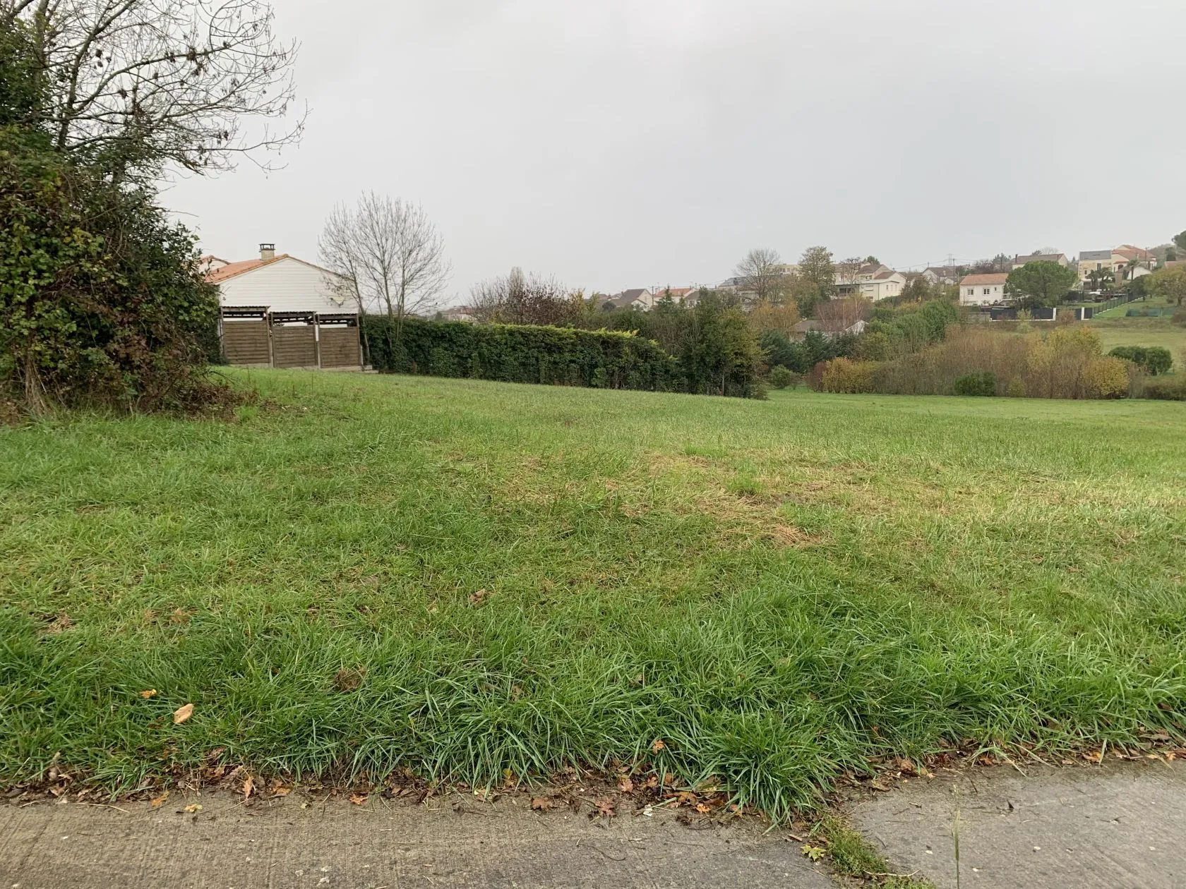 Terrain à bâtir 734 m² à Saintes (17100)