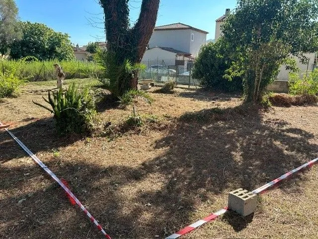 Terrain à bâtir 300 m² à La Roquette-sur-Siagne (06550)