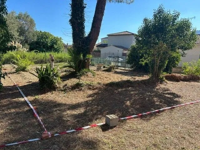 Terrain à bâtir 300 m² à La Roquette-sur-Siagne (06550)