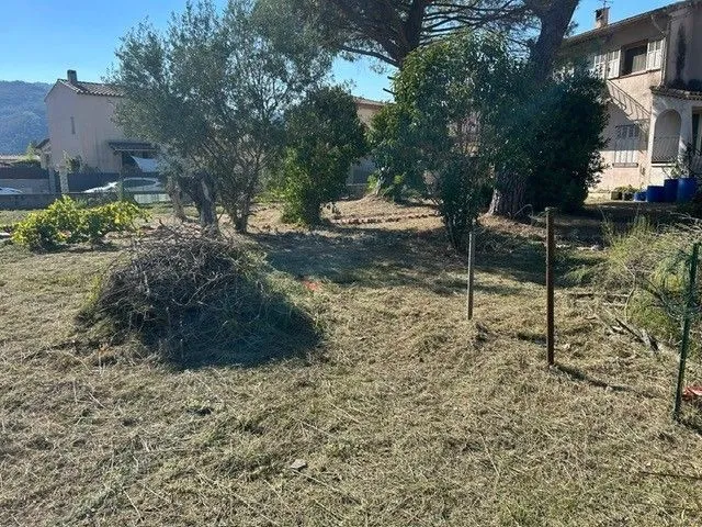 Terrain à bâtir 240 m² à La Roquette-sur-Siagne (06550)