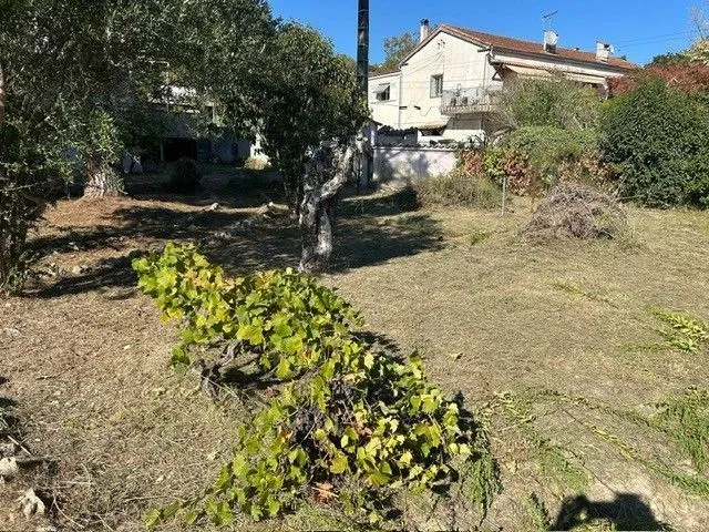 Terrain à bâtir 240 m² à La Roquette-sur-Siagne (06550)