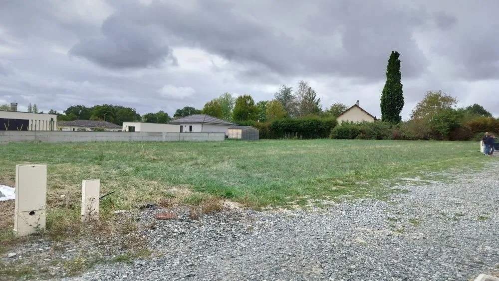 Terrain à bâtir 1340 m² à Espinasse-Vozelle (03110)