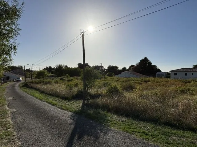 Terrain à bâtir 1185 m² à Pons (17800)