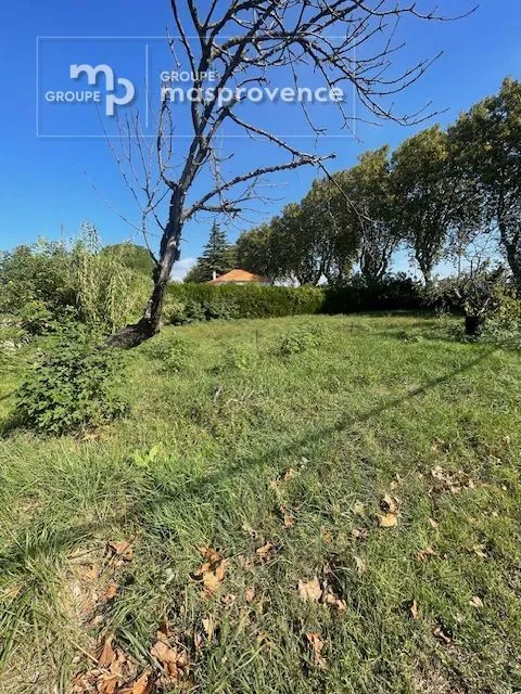 Terrain à bâtir 689 m² à Mallemort (13370)