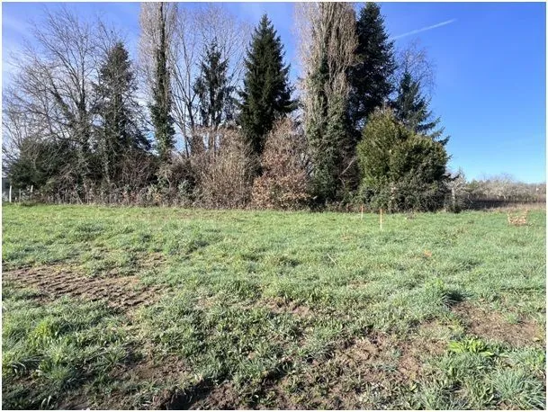 Terrain à bâtir 686 m² à Agris (16110)