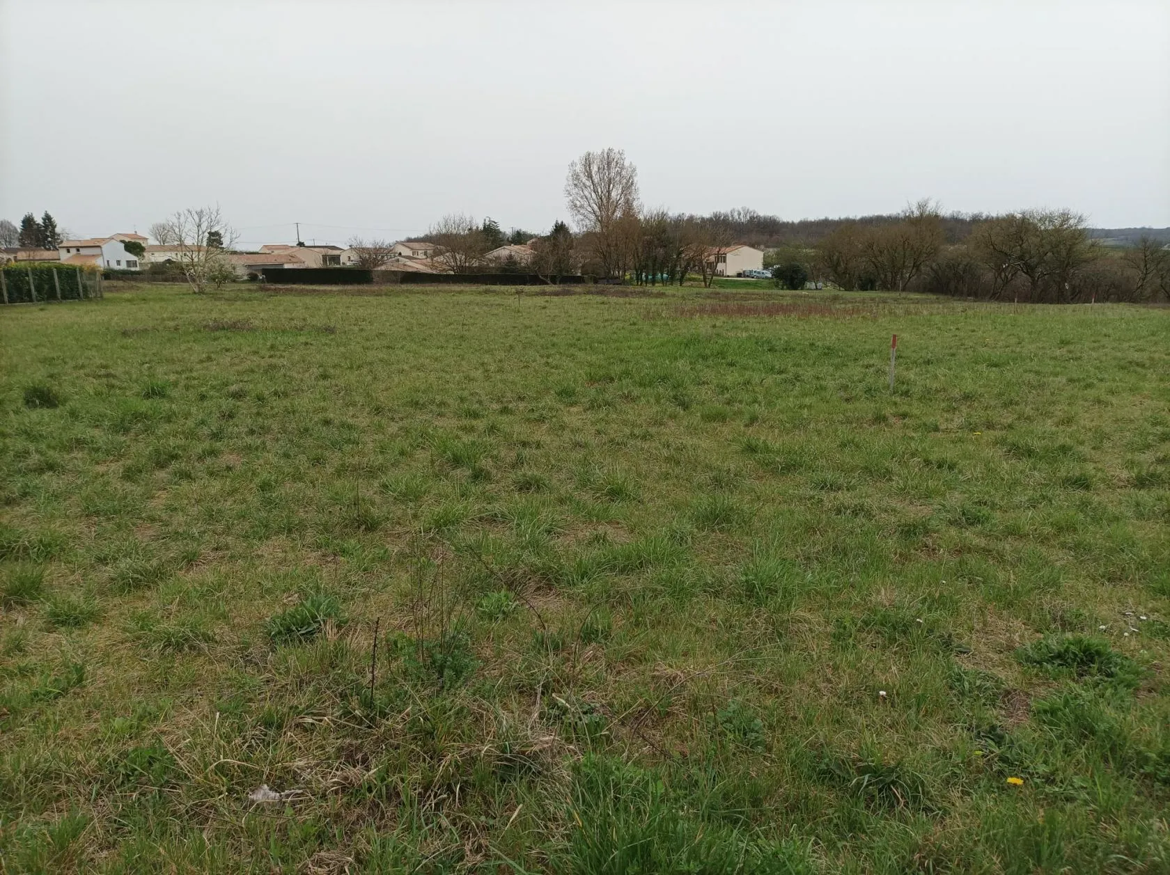Terrain à bâtir 800 m² à Sireuil (16440)