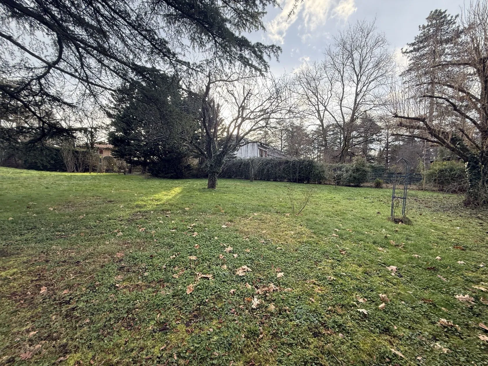 Terrain à bâtir 930 m² à Charbonnières-les-Bains (69260)