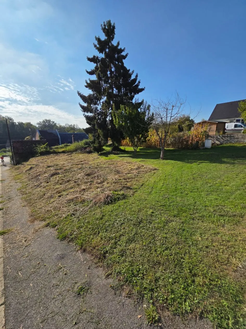 Terrain à bâtir 635 m² à Noyant-et-Aconin (02200)